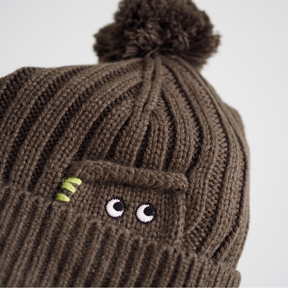 Anya Hindmarch eyes signature logo Uniqlo heattech knit beanie olive - Picture 3 of 8